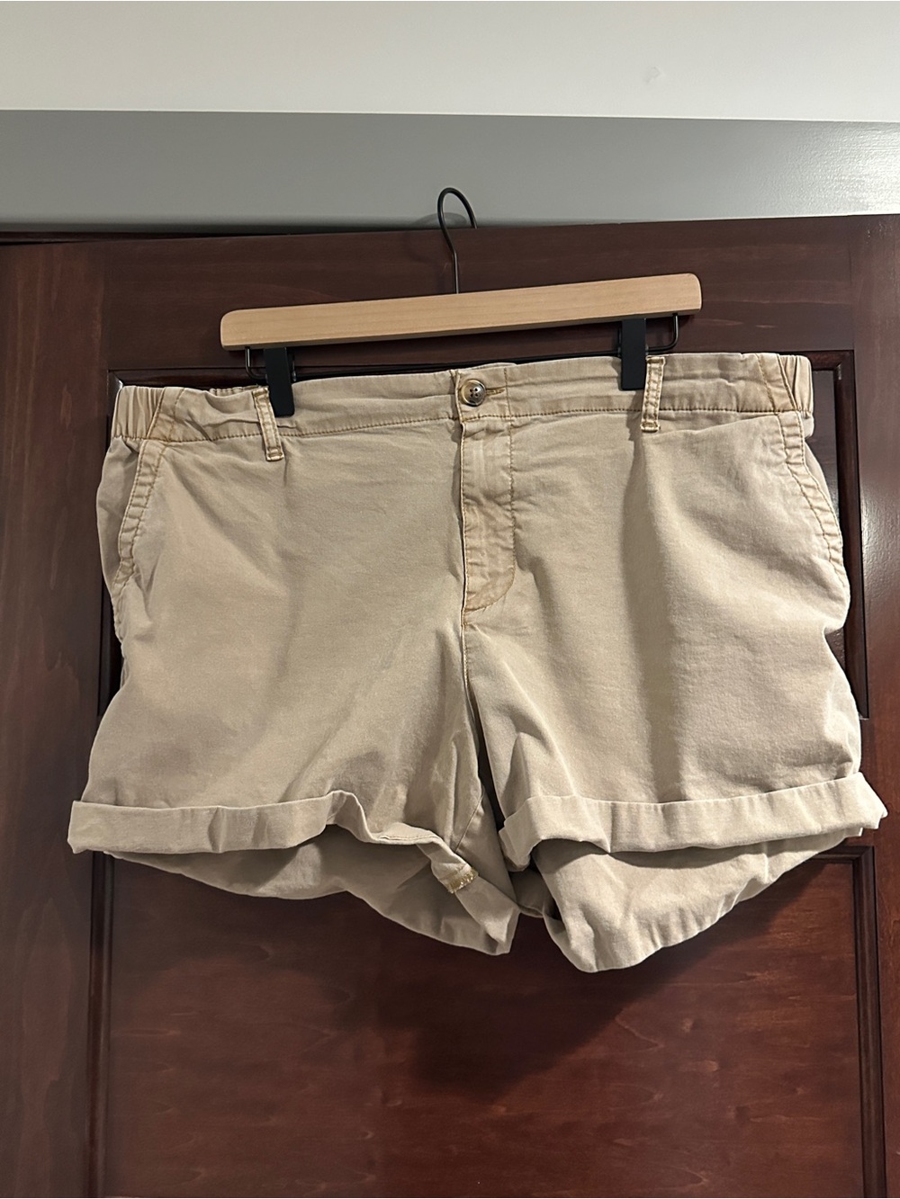Old Navy Women's Khaki Roll-Cuff Chino Shorts